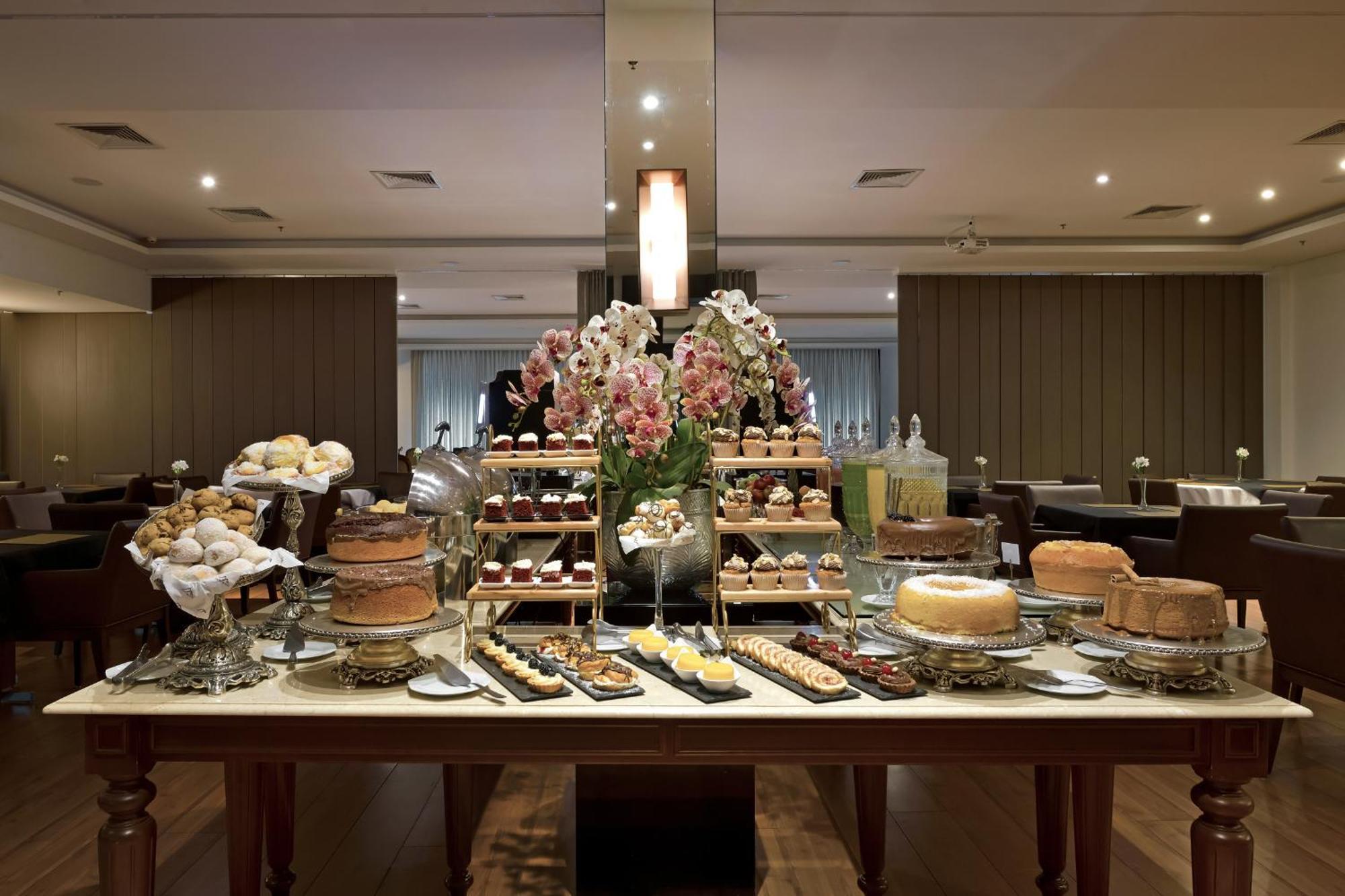 Hotel Mont Blanc Premium Ribeirao Preto Exterior photo A dessert buffet