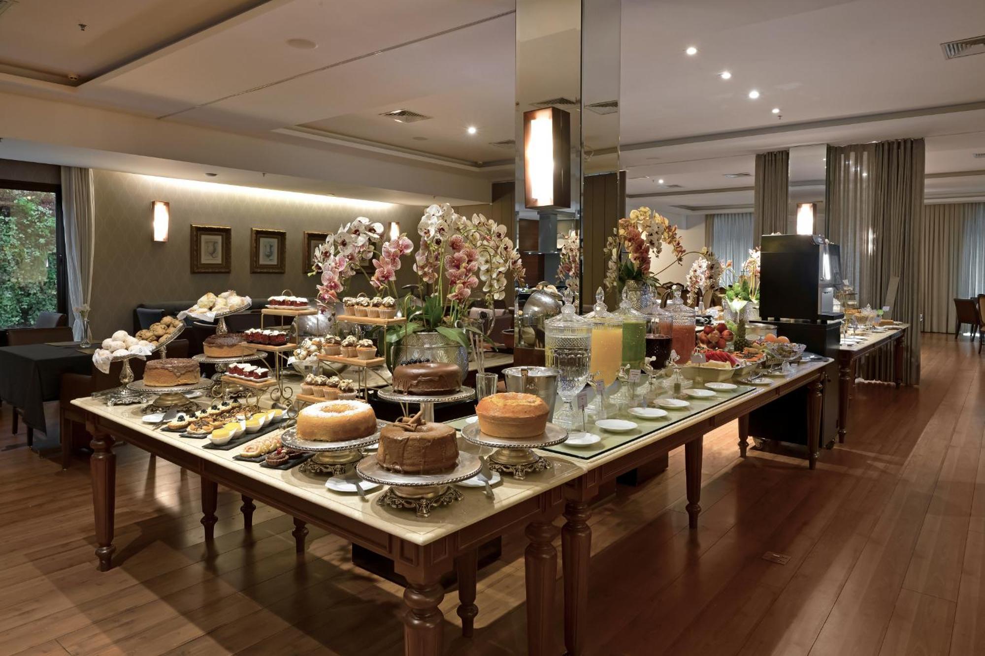 Hotel Mont Blanc Premium Ribeirao Preto Exterior photo A dessert buffet