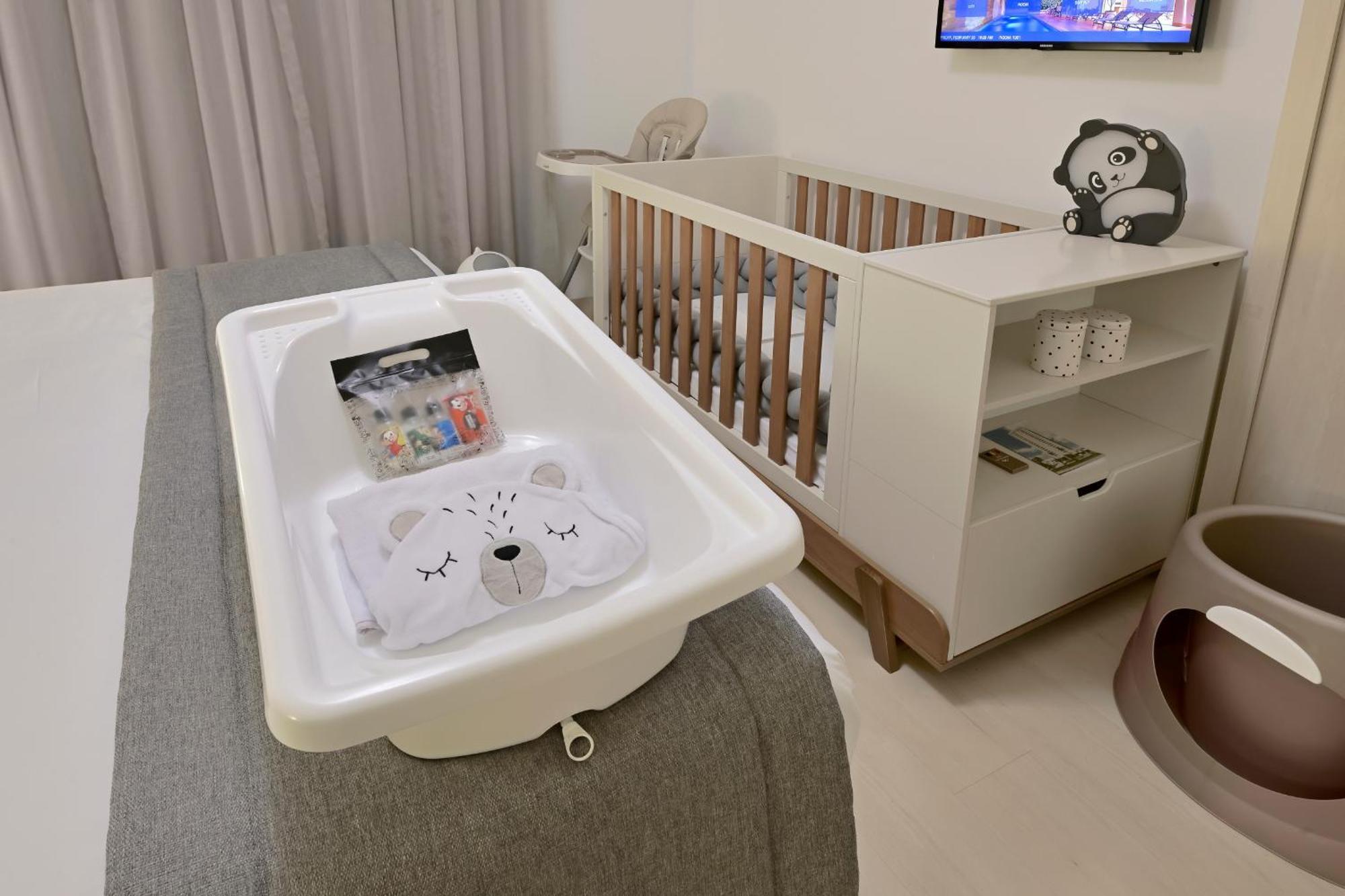 Hotel Mont Blanc Premium Ribeirao Preto Room photo A changing table