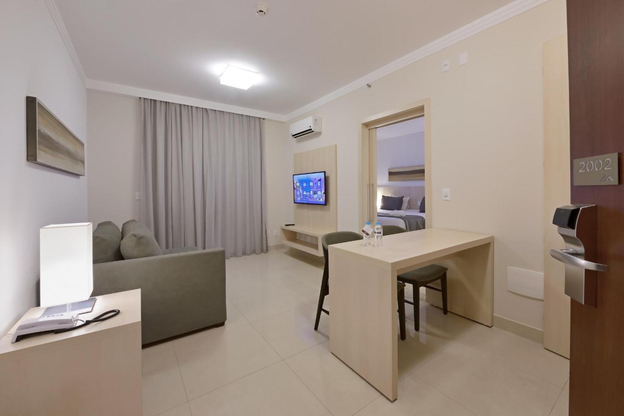 Hotel Mont Blanc Premium Ribeirao Preto Room photo A typical one-bedroom apartment